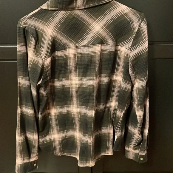 NWOT Passport women’s light flannel long sleeve button down top size M. - Picture 5 of 10